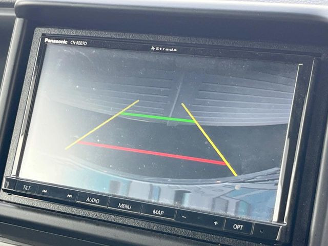 【バックカメラ】駐車時に後方がリアルタイム映像で確認できます。大型商業施設や立体駐車場での駐車時や、夜間のバック時に大活躍!運転スキルに関わらず、今や必須となった装備のひとつです!