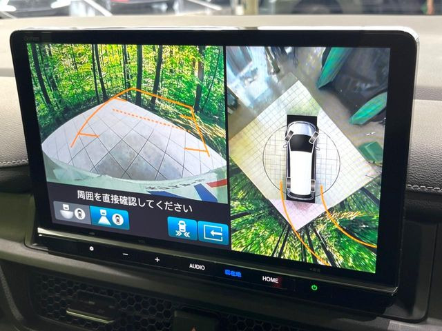 【マルチビューカメラシステム】専用のカメラにより、上から見下ろしたような視点で360度クルマの周囲を確認することができます☆死角部分も確認しやすく、狭い場所での切り返しや駐車もスムーズに行えます。