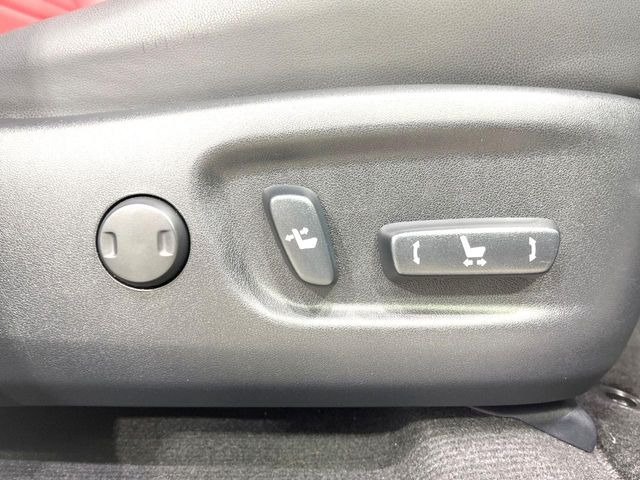【パワーシート】スイッチ一つで簡単にシートの微調整が可能!電動だから力もいりません!快適なシートポジションにセットして、快適なドライブをお楽しみください。