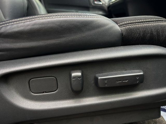 【パワーシート】スイッチ一つで簡単にシートの微調整が可能!電動だから力もいりません!快適なシートポジションにセットして、快適なドライブをお楽しみください。