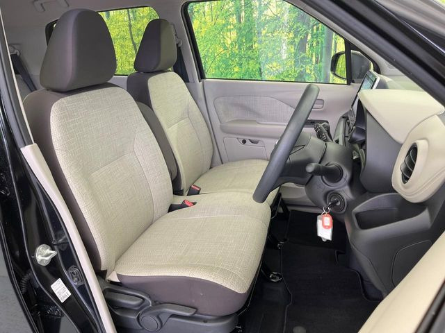 運転席シート廻りは使用感も少なく、良好な状態となっています。丁寧に使われていたことがよくわかりますね。