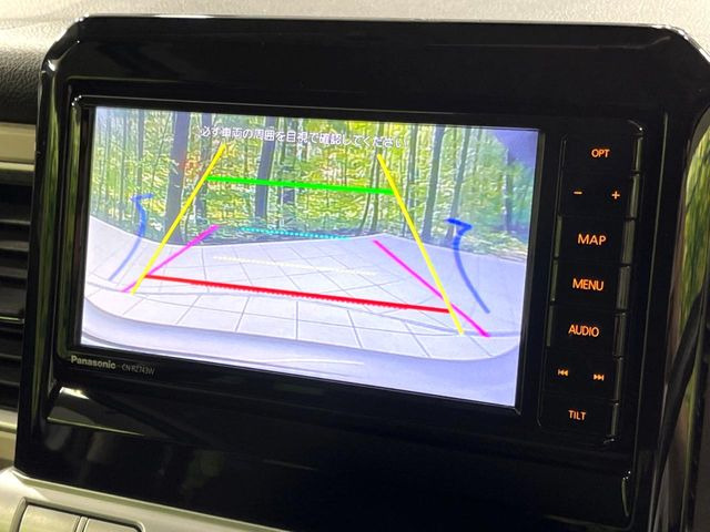 【バックカメラ】駐車時に後方がリアルタイム映像で確認できます。大型商業施設や立体駐車場での駐車時や、夜間のバック時に大活躍!運転スキルに関わらず、今や必須となった装備のひとつです!