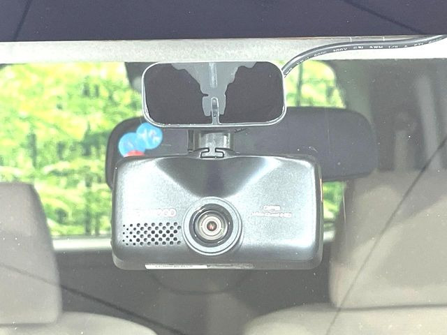【ドライブレコーダー】ドライブレコーダー装備!走行中はもちろん、あおり運転や事故に遭遇した際、映像で記録し、万一のリスクに備えます。※記録用SDカードはお客様ご自身でご準備いただく必要があります。