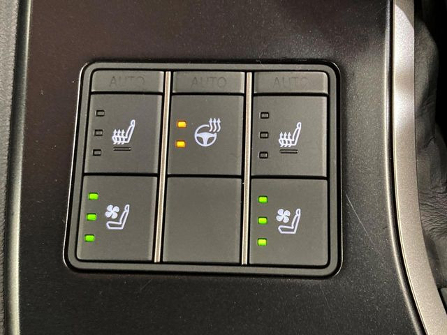 【シートヒーター&ベンチレーション】夏場は涼しい風でお尻や背中の熱やムレを防ぎ、冬はエアコンよりも早く温まってポカポカに!季節を問わず快適に過ごせます。