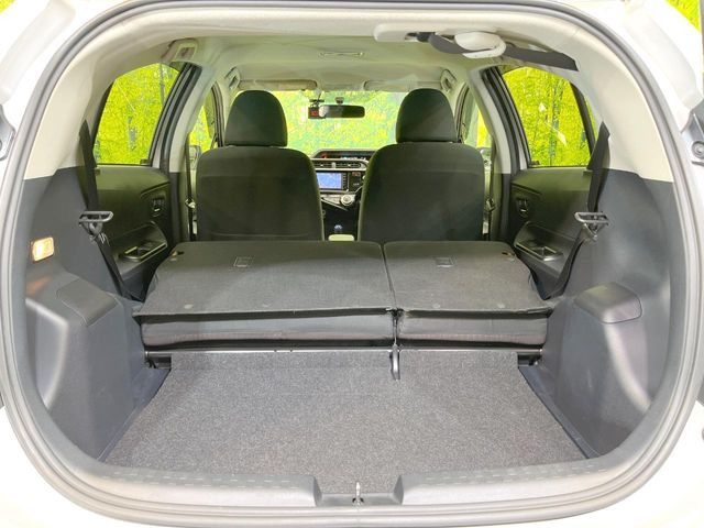 積み下ろしのしやすいデッキにはたっぷりと荷物を積み込んでいただけます。遊びから仕事まで、様々なシーンで頼れます♪