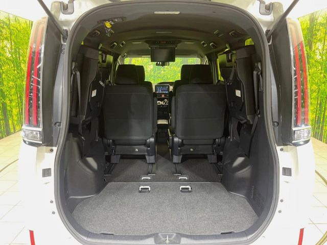 普段のお買い物や通勤、送迎等に十分な荷室スペースを確保しております。セカンドシートを倒すと、大きな荷物の積載も可能です♪