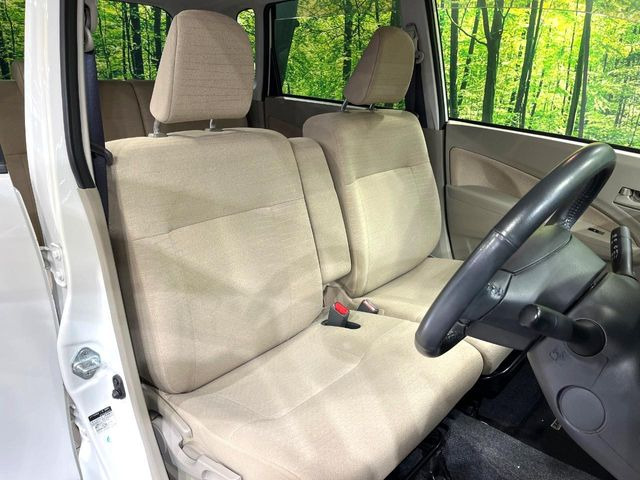運転席シート廻りは使用感も少なく、良好な状態となっています。丁寧に使われていたことがよくわかりますね。