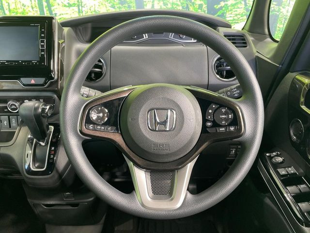 【ステアリングスイッチ】運転中、前方から目線をそらすことなく、オーディオ等の操作が可能な便利機能!安心&快適なドライブを演出してくれます♪