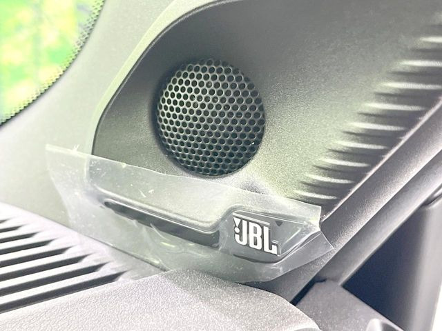 �yJBL�T�E���h�V�X�e���z���[�J�[�I�v�V�����̍��i�ʃT�E���h�V�X�e���𓋍ځB��p�̃`���[�j���O���{���ꂽ�召�l�X�ȃX�s�[�J�[����ǎ��ȃT�E���h���t�ł��A�Տꊴ���ӂ�鉹����Ԃ����o���܂��B