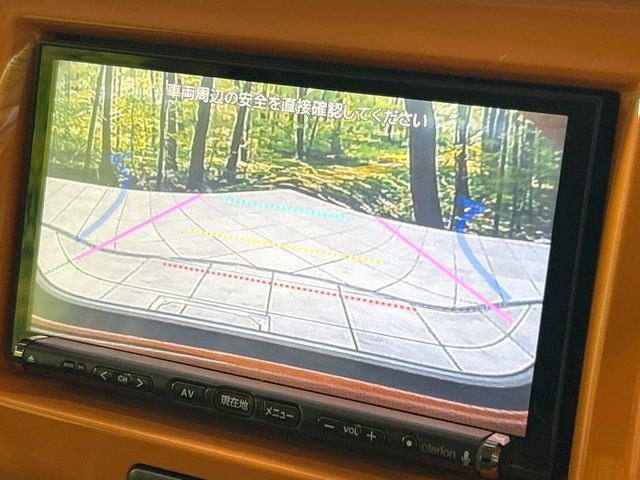 【バックカメラ】駐車時に後方がリアルタイム映像で確認できます。大型商業施設や立体駐車場での駐車時や、夜間のバック時に大活躍!運転スキルに関わらず、今や必須となった装備のひとつです!