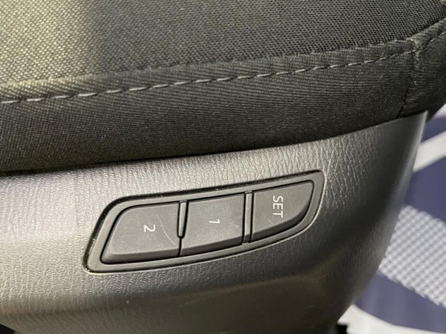 【メモリー機能付きパワーシート】ドライバーごとに設定したシート位置を記憶して、ボタン一つで切り替えできる便利な機能!運転する方が複数名いらっしゃるご家庭におすすめです♪