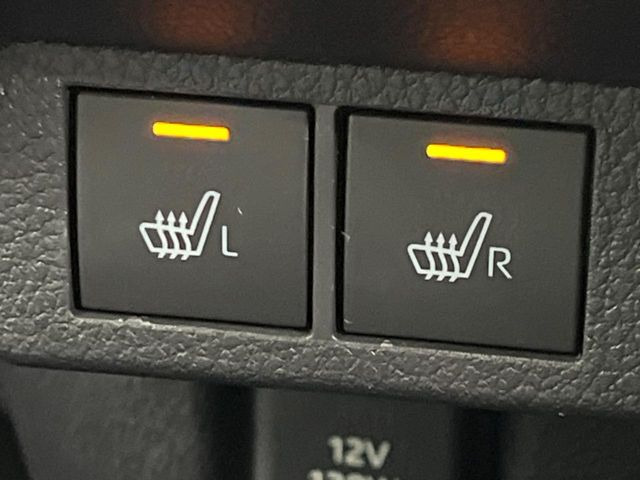 【シートヒーター】寒い日に重宝するシートヒーター!エアコンより早く温まってくれるので寒がりの人も安心ですね♪エアコンの温風は乾燥するから苦手、という方にもをおすすめです。