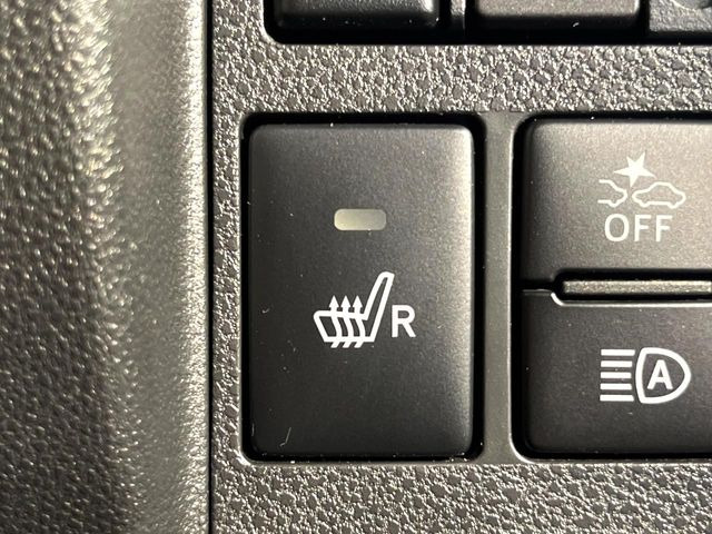 【シートヒーター】寒い日に重宝するシートヒーター!エアコンより早く温まってくれるので寒がりの人も安心ですね♪エアコンの温風は乾燥するから苦手、という方にもをおすすめです。