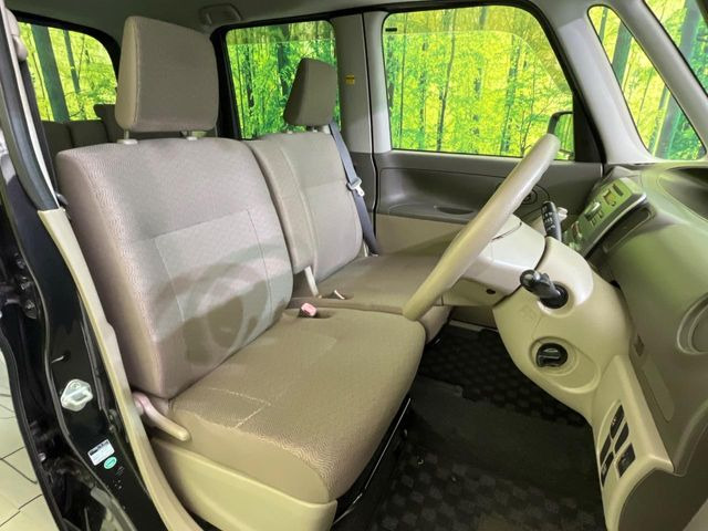 運転席シート廻りは使用感も少なく、良好な状態となっています。丁寧に使われていたことがよくわかりますね。