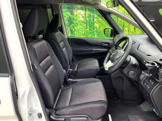 運転席シート廻りは使用感も少なく、良好な状態となっています。丁寧に使われていたことがよくわかりますね。