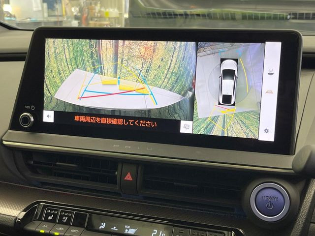 【パノラミックビューモニター】専用のカメラにより、上から見下ろしたような視点で360度クルマの周囲を確認することができます☆死角部分も確認しやすく、狭い場所での切り返しや駐車もスムーズに行えます。