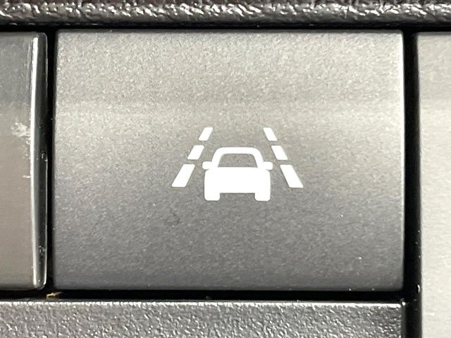 【車線逸脱警報】付☆例えば。。。長距離運転で疲れてウトウト。ふらふら運転で車線を割って走ってしまった。そんなときに役に立つのがこの装備!車線をまたぐと音でお知らせしてくれます!