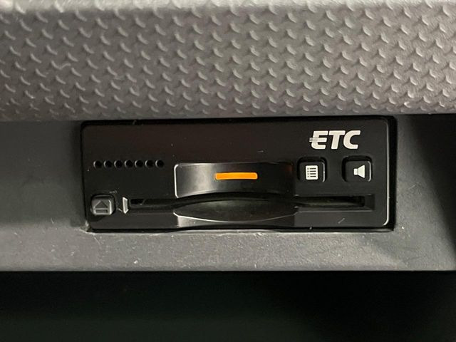 【ETC】高速道路の料金所をストレスなく通過!話題のスポットやサービスエリアに多い「スマートIC」利用時は必須のアイテムです。当店でセットアップを実施、ご納車当日からすぐにご利用いただけます!