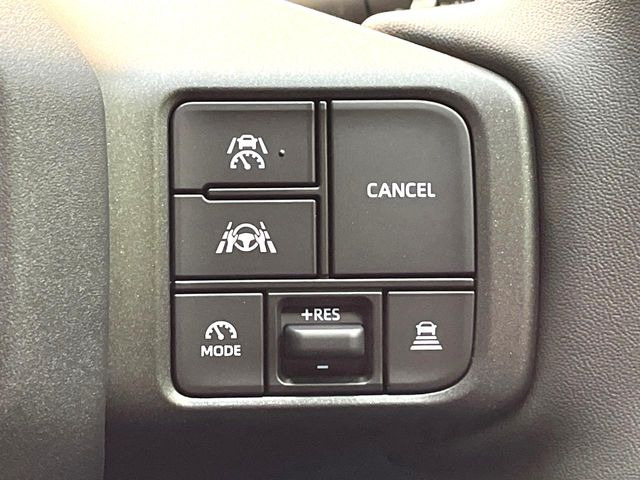【レーダークルーズコントロール】高速道路での長距離走行が楽に!!自動で速度を保つクルーズコントロールが、衝突軽減システムと連携し、前方の車両を感知して車間を保つように速度調節してくれます!!