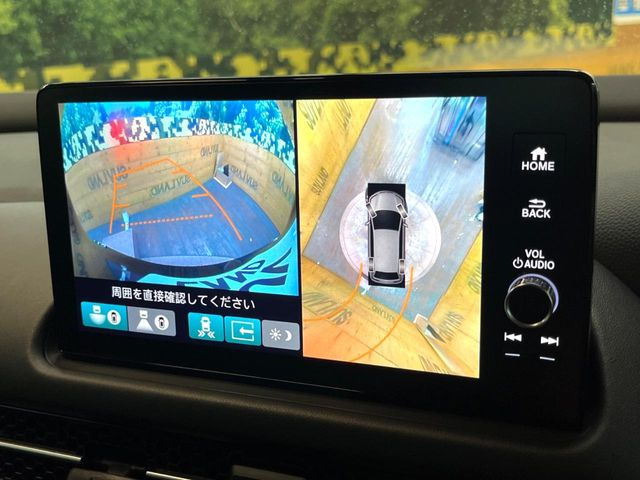 【マルチビューカメラシステム】専用のカメラにより、上から見下ろしたような視点で360度クルマの周囲を確認することができます☆死角部分も確認しやすく、狭い場所での切り返しや駐車もスムーズに行えます。