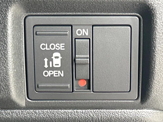 【パワースライドドア】スマートキーや運転席のスイッチでスライドドアの開閉が可能♪電動だから力を入れてドアを開ける必要が無く、小さいお子様でも、重い荷物を持っている時もラクに開け閉めできます♪