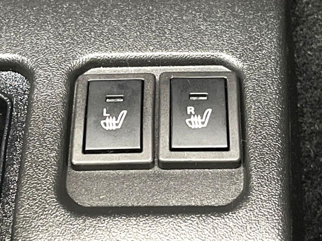【シートヒーター】寒い日に重宝するシートヒーター!エアコンより早く温まってくれるので寒がりの人も安心ですね♪エアコンの温風は乾燥するから苦手、という方にもをおすすめです。