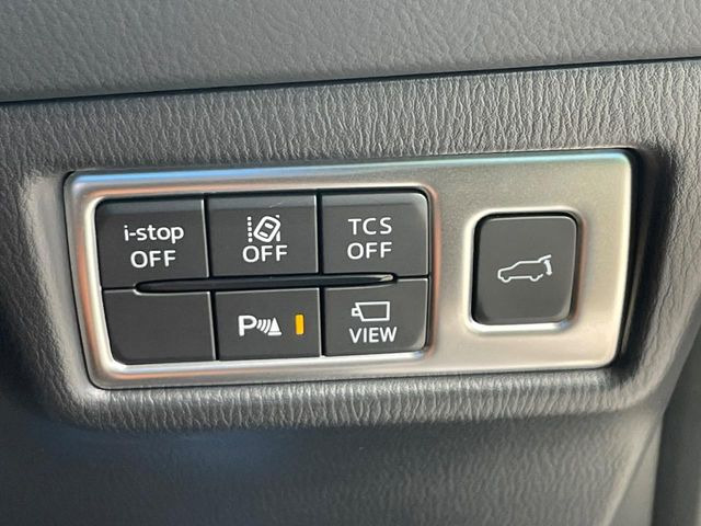 【パワーバックドア】スマートキーや運転席のボタンを押すだけでリアゲートが自動で開閉します!荷物を持っている時や、高い位置にあるバックドアを閉める際に便利な機能です♪