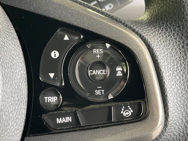 【アダプティブクルーズコントロール】高速道路での長距離走行が楽に!!自動で速度を保つクルーズコントロールが、衝突軽減システムと連携し、前方の車両を感知して車間を保つように速度調節してくれます!!