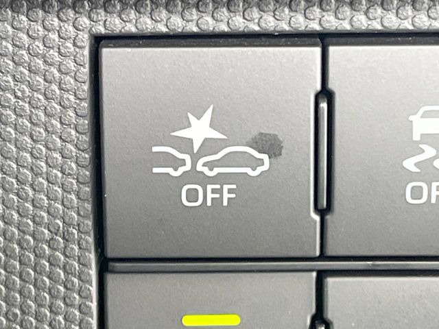 【スマートアシスト】走行中に前方の車両等を認識し、衝突しそうな時は警報とブレーキで衝突回避と被害軽減をアシスト。より安全にドライブをお楽しみいただけます。