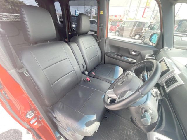 運転席シート廻りは使用感も少なく、良好な状態となっています。丁寧に使われていたことがよくわかりますね。