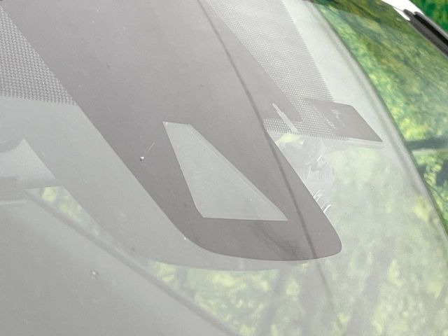 【トヨタセーフティセンス】走行中に前方の車両等を認識し、衝突しそうな時は警報とブレーキで衝突回避と被害軽減をアシスト。より安全にドライブをお楽しみいただけます。