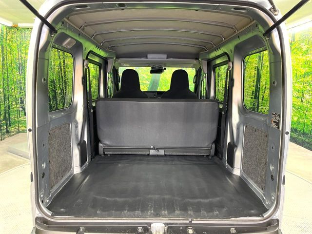 積み下ろしのしやすいデッキにはたっぷりと荷物を積み込んでいただけます。遊びから仕事まで、様々なシーンで頼れます♪