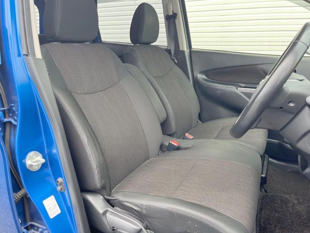 運転席シート廻りは使用感も少なく、良好な状態となっています。丁寧に使われていたことがよくわかりますね。