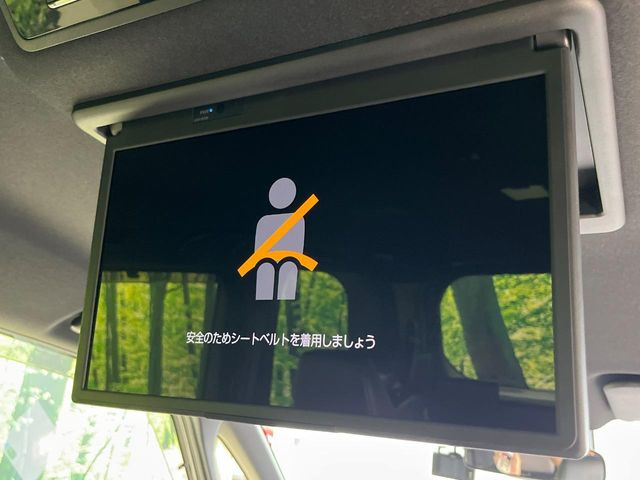 【14型有機ELフリップダウン】三列目からでも迫力のエンタメが観れる大画面フリップダウン。有機ELのモニターでは、一般的なフリップダウンよりも高コントラストでキレイな映像を楽しめます。