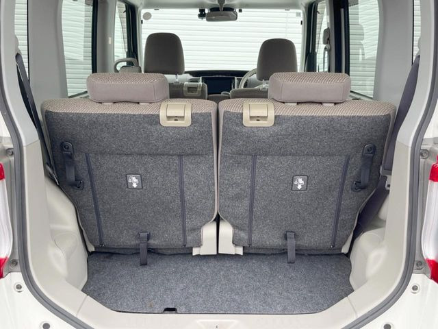 積み下ろしのしやすいデッキにはたっぷりと荷物を積み込んでいただけます。遊びから仕事まで、様々なシーンで頼れます♪