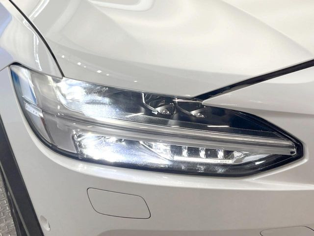 ●LEDヘッドライト:夜間走行時も良好な視界を確保し安心して運転できる高輝度LEDヘッドライトを装備!点灯速度が早く、消費電力も抑えられています。