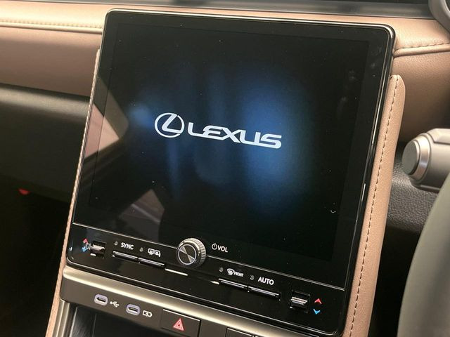 �y10�C���` �f�B�X�v���C�I�[�f�B�I�z���ʃf�B�X�v���C�ւ������̃X�}�[�g�t�H���ƘA�g���āA�i�r��bluetooth�ł̉��y�Đ����\�ł������쐫���ǍD!�ʓr�i�r�@�\�̎�t�����\�ł���