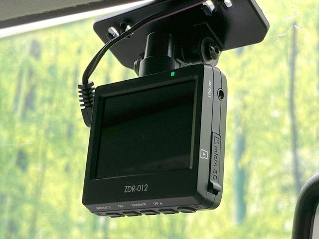 【ドライブレコーダー】ドライブレコーダー装備!走行中はもちろん、あおり運転や事故に遭遇した際、映像で記録し、万一のリスクに備えます。※記録用SDカードはお客様ご自身でご準備いただく必要があります。