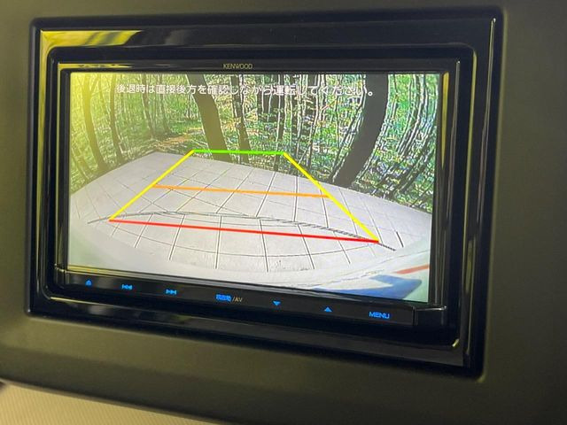 【バックカメラ】駐車時に後方がリアルタイム映像で確認できます。大型商業施設や立体駐車場での駐車時や、夜間のバック時に大活躍!運転スキルに関わらず、今や必須となった装備のひとつです!