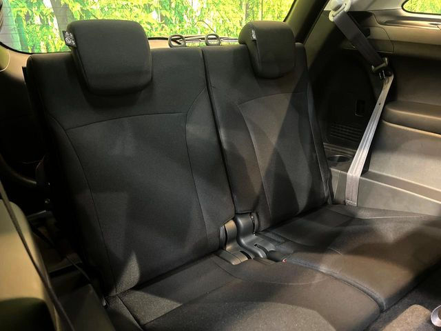 床下収納式のサードシートです。座席部分をコンパクトに収納でき、広大な荷室スペースとしてお使いいただけます!乗車人数や荷物の量など利用シーンに合わせて3列目を有効活用でき、とっても便利♪