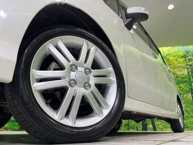 �y����15�C���`�A���~�z�C�[���z�O�ςɃ}�b�`���������A���~�z�C�[���𑕒����Ă���܂��B�e��ЊO�A���~�z�C�[����A�X�^�b�h���X�^�C�����戵�����Ă���܂��B���񂲑��k����������