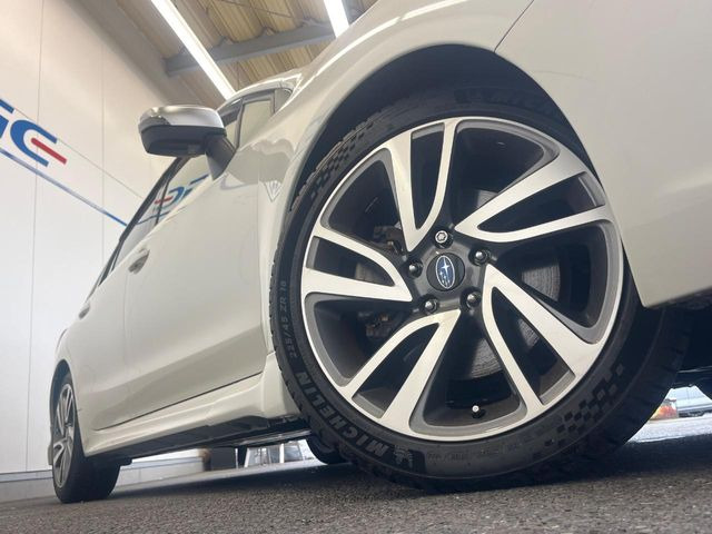 �y����18�C���`�A���~�z�C�[���z�O�ςɃ}�b�`���������A���~�z�C�[���𑕒����Ă���܂��B�e��ЊO�A���~�z�C�[����A�X�^�b�h���X�^�C�����戵�����Ă���܂��B���񂲑��k����������