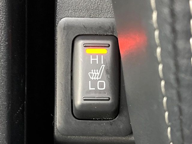 【シートヒーター】寒い日に重宝するシートヒーター!エアコンより早く温まってくれるので寒がりの人も安心ですね♪エアコンの温風は乾燥するから苦手、という方にもをおすすめです。