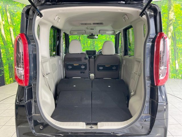 積み下ろしのしやすいデッキにはたっぷりと荷物を積み込んでいただけます。遊びから仕事まで、様々なシーンで頼れます♪
