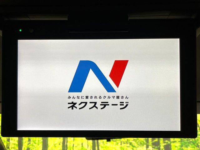 【フリップダウンモニター】大画面モニターで後席でもエンタメをお楽しみいただけます。小さなお子様にも大人気の装備です♪