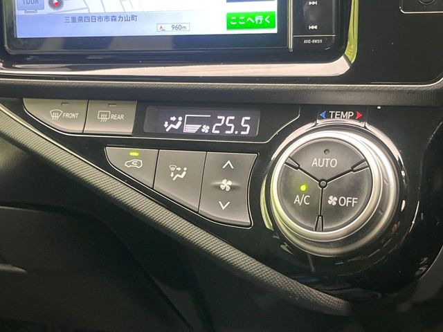 【オートエアコン】一度お好みの温度に設定すれば、車内の温度を検知し風量や温度を自動で調整。暑い&hellip;寒い&hellip;と何度もスイッチ操作をする必要はありません。快適な車内空間には必須の機能ですね♪