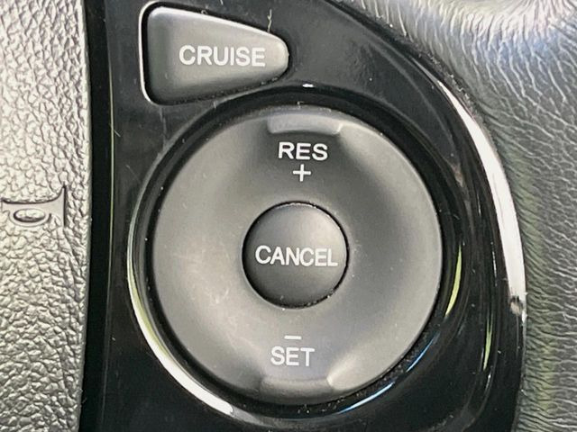 【クルーズコントロール】高速道路もラクラク走行。アクセルを離しても一定速度で走行ができ、長距離運転時の負担を軽減!加速・減速も簡単なスイッチ操作で調整できます。