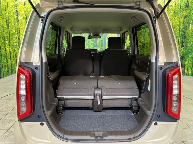 普段のお買い物や通勤、送迎等に十分な荷室スペースを確保しております。セカンドシートを倒すと、大きな荷物の積載も可能です♪