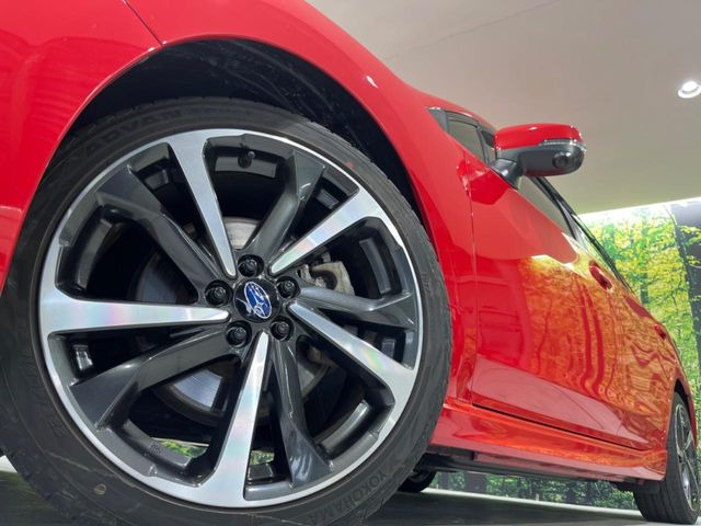 �y����18�C���`�A���~�z�C�[���z�O�ςɃ}�b�`���������A���~�z�C�[���𑕒����Ă���܂��B�e��ЊO�A���~�z�C�[����A�X�^�b�h���X�^�C�����戵�����Ă���܂��B���񂲑��k����������