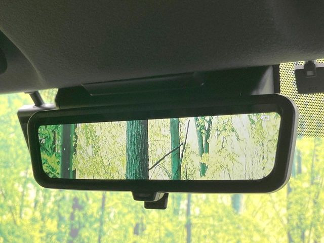 【デジタルインナーミラー】後席の大きな荷物や同乗者で後方が確認しづらい時でも安心!カメラが撮影した車両後方の映像をルームミラー内に表示。クリアな視界で状況の確認が可能です!